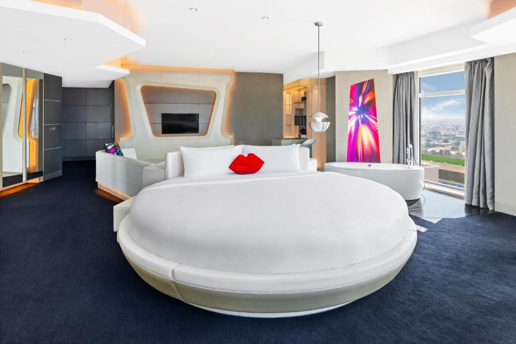 V Hotel Dubai